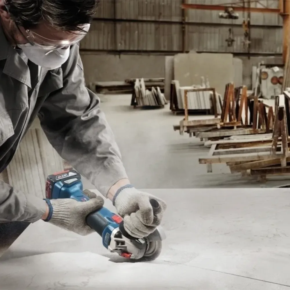 Bosch Professional GWS 18V-10 (без АКБ и ЗУ) аккумуляторная угловая шлифмашина, 06019J4002